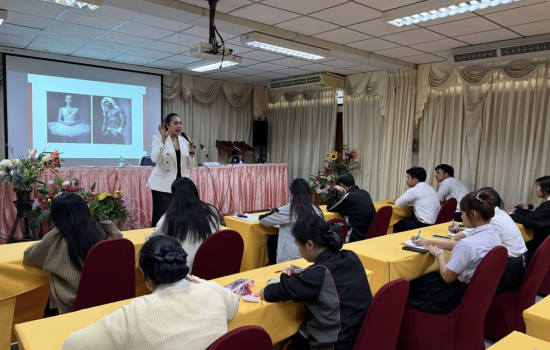 คณะมนุษยศาสตร์และสังคมศาสตร์จัดอบรม “พัฒนาทักษะการพูดและการนำเสนออย่างมืออาชีพ” เสริมศักยภาพนักศึกษาให้สื่อสารอย่างมั่นใจ